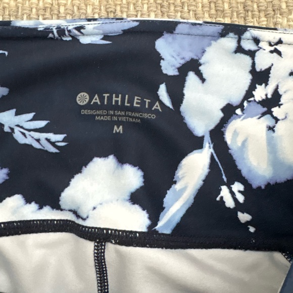 Athleta Water Flower Salutation Leggings Size M - Picture 5 of 5